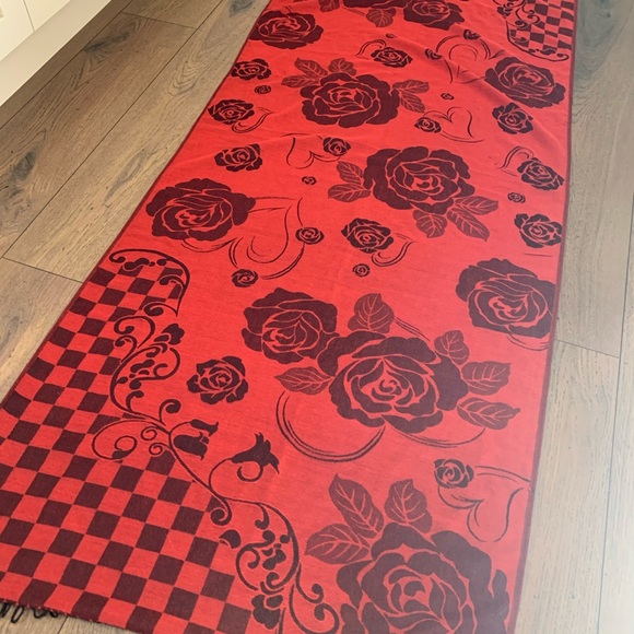 Red pashmina - Picture 9 of 9